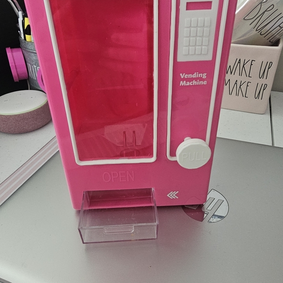 Pink Mini Vending Machine - Picture 3 of 3